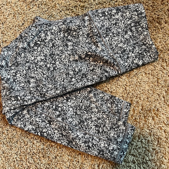 Athlete pocket leggings floral-ish pattern - Picture 1 of 2